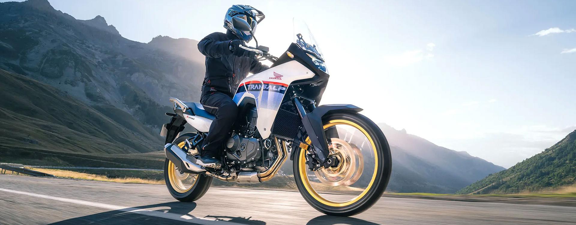 Au-delà des sommets XL750 Transalp